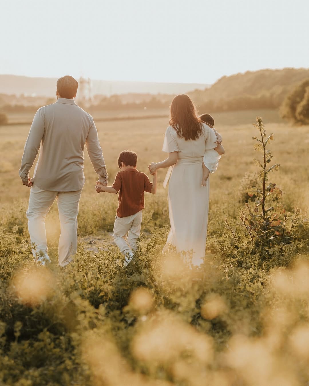 Post 6 by LM photography | Maternity, Newborn, Cake Smash, Family 📍Kent on Instagram (carousel)