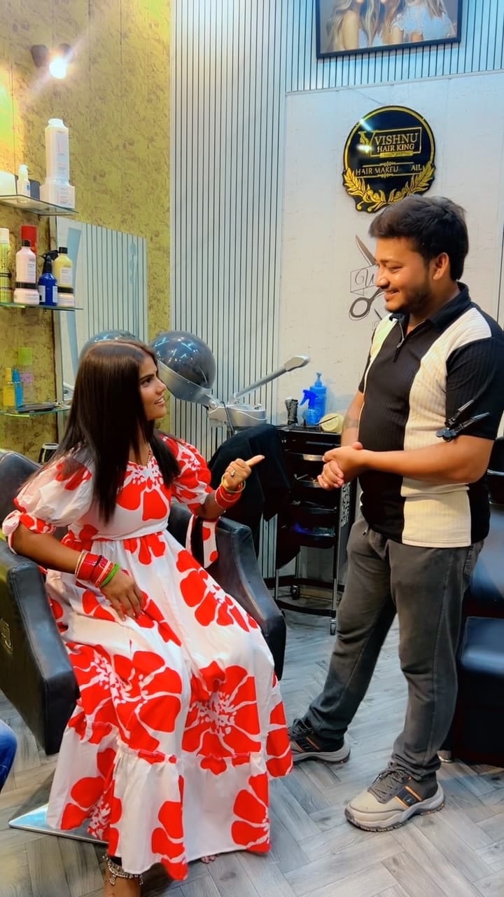 Post 3 by विष्णु सैनी,💇‍♀️🤝 on Instagram (video)