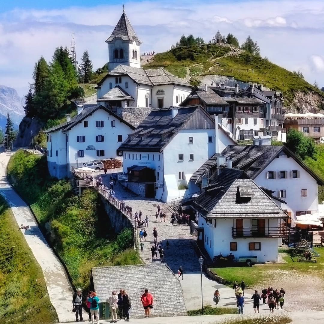 Post 10 by Stefano La Rosa on Instagram (image)