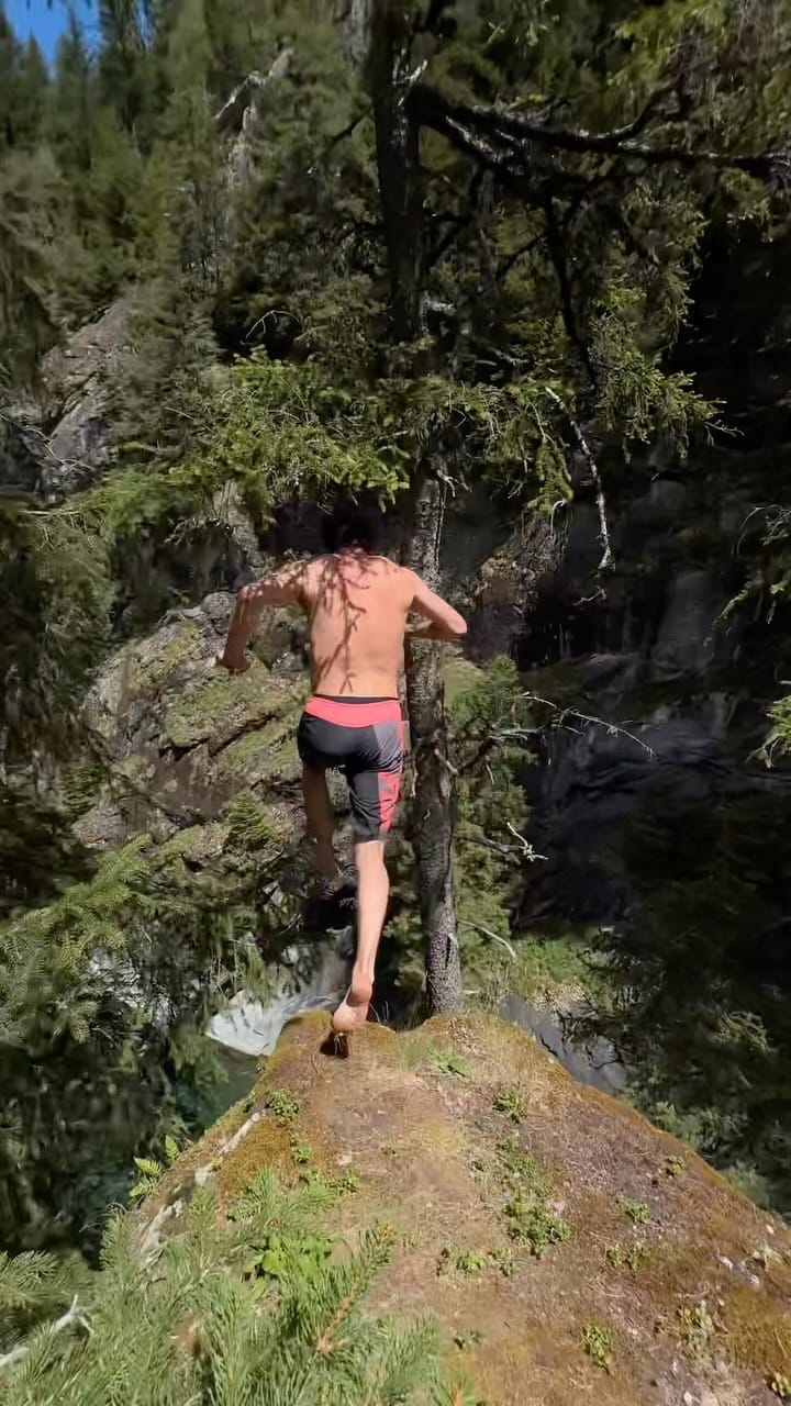 Post 6 by Thomas on Instagram (video)
