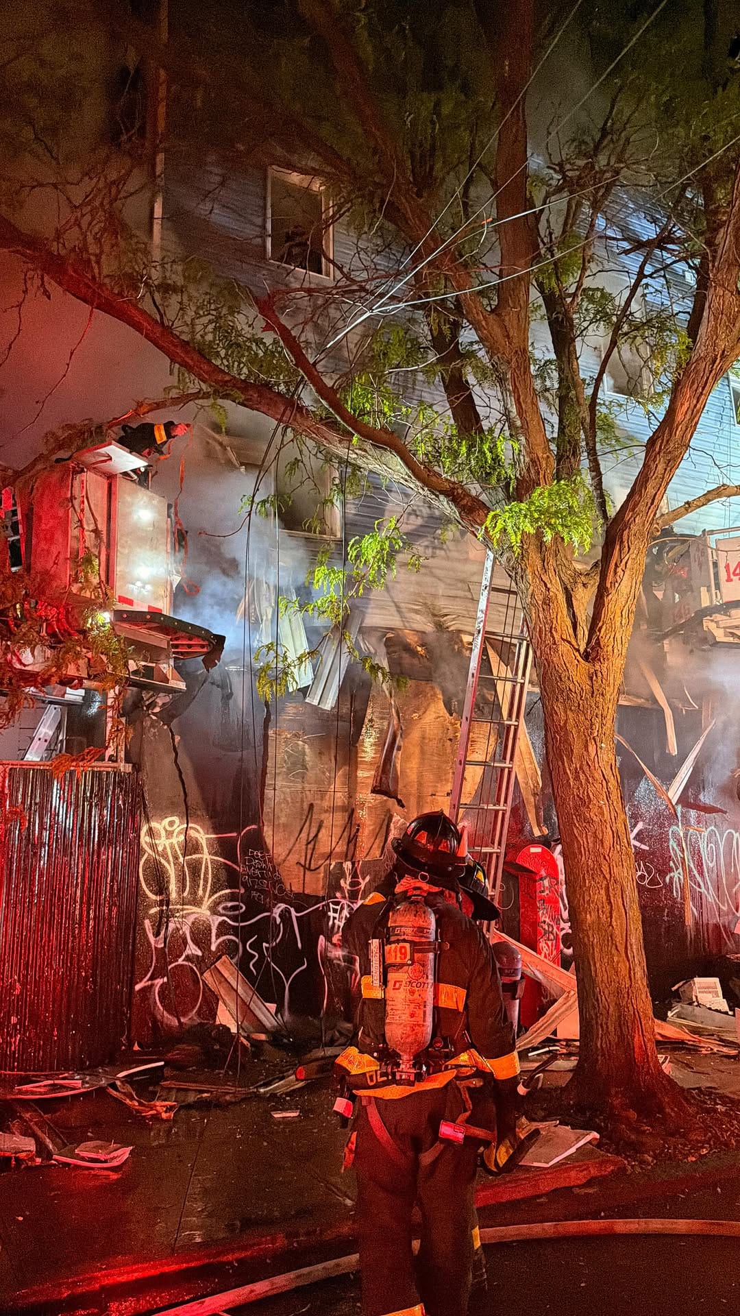 Post 4 by FDNY Photos on Instagram (video)