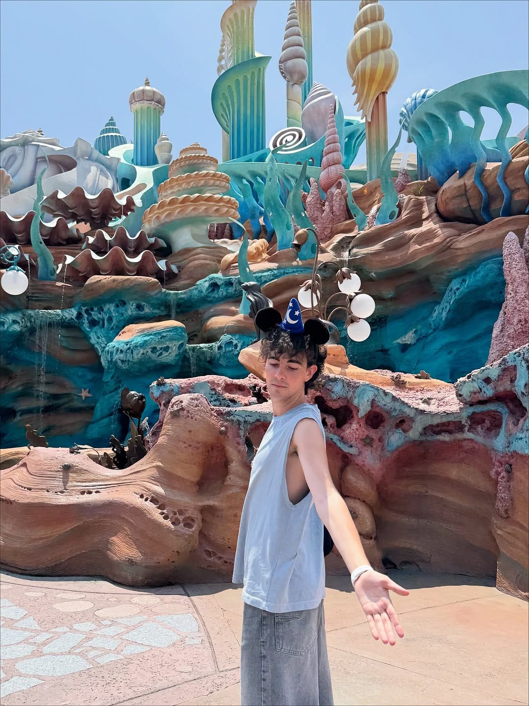 Post 10 by Martín Tena on Instagram (carousel)