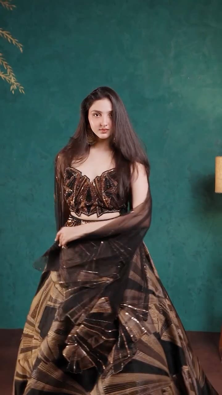 Post 6 by Look's Boutique on Instagram (video)