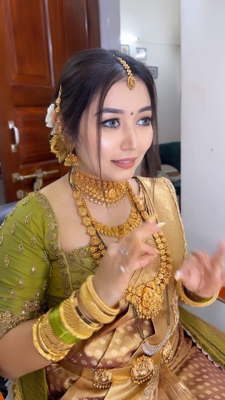 Post 10 by Makeup Artist | Bridal | Mehndi | Wedding | Fashion | Party on Instagram (video)