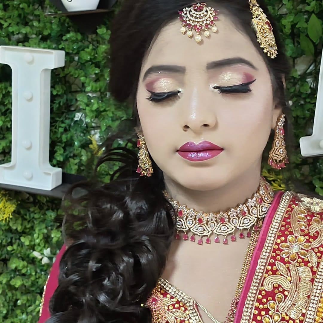 Post 9 by Fiza Makeover on Instagram (image)