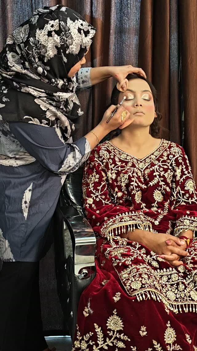 Post 4 by Fiza Makeover on Instagram (video)