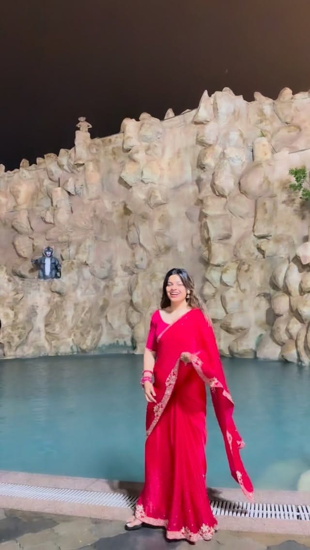 Post 6 by Shipra Tiwari on Instagram (video)