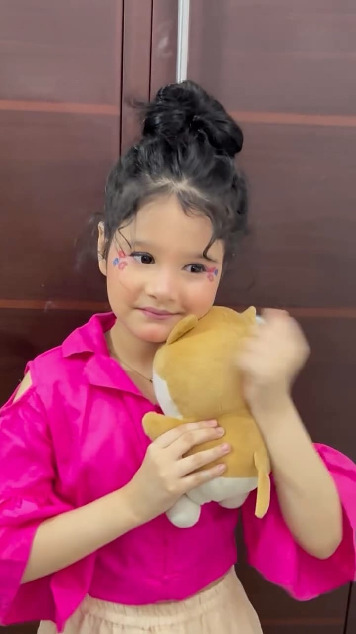 Post 6 by Huma Khan on Instagram (video)