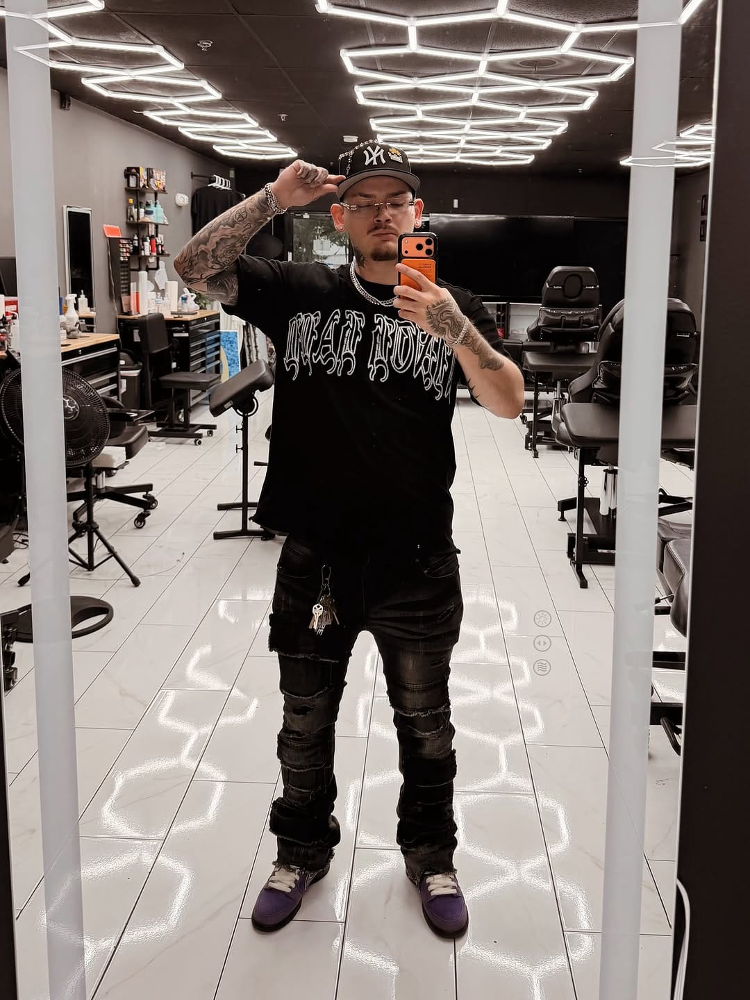 Post 4 by ZAYE GUAPO🐝 on Instagram (carousel)