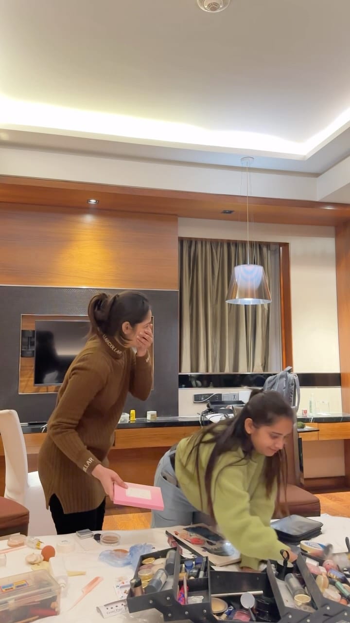 Post 2 by Maahin_Makeupartist on Instagram (video)