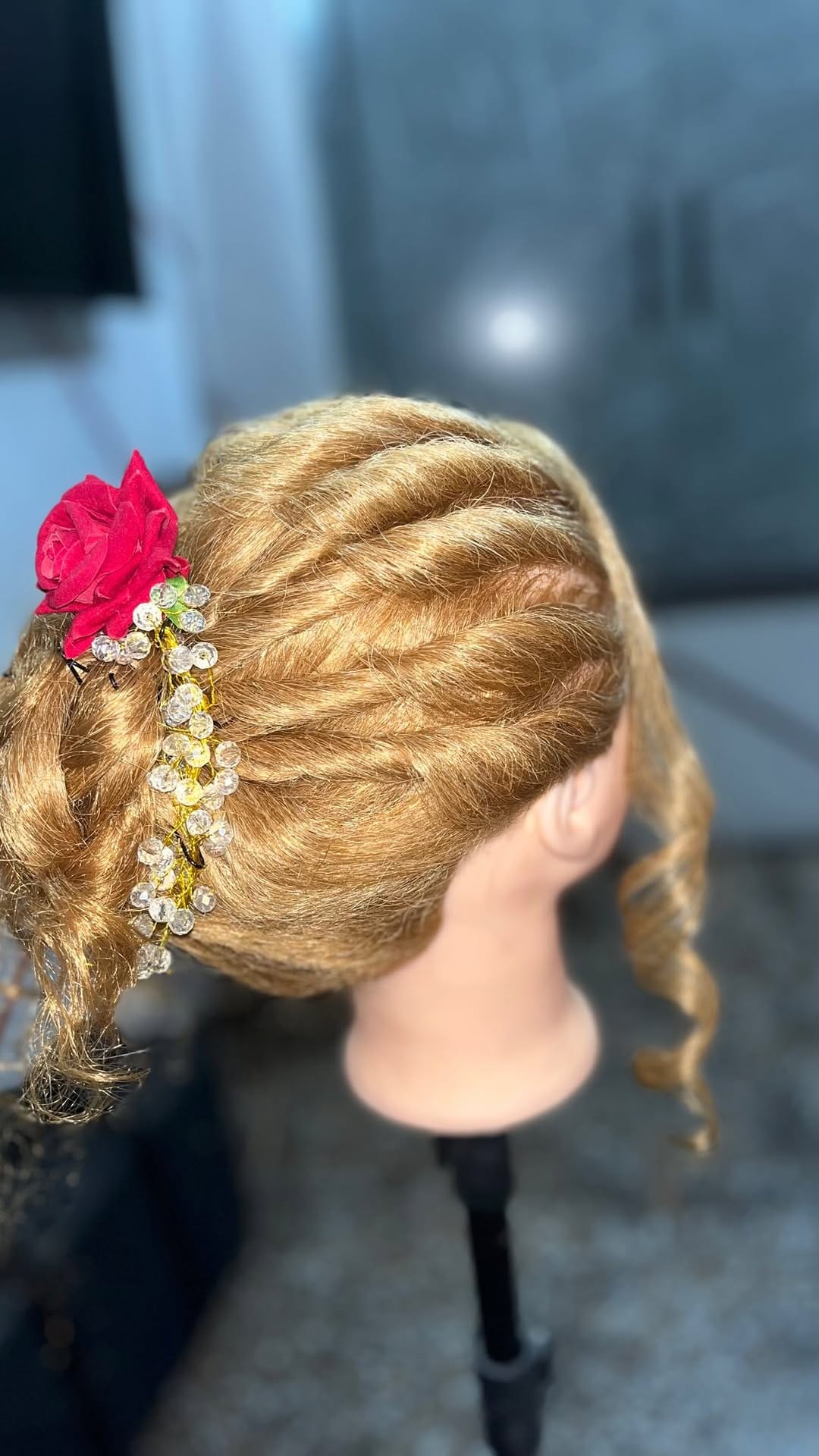 Post 10 by MUSKAN ARORA | AMRITSAR BRIDAL MAKEUP ARTIST 🫶🏻 on Instagram (video)