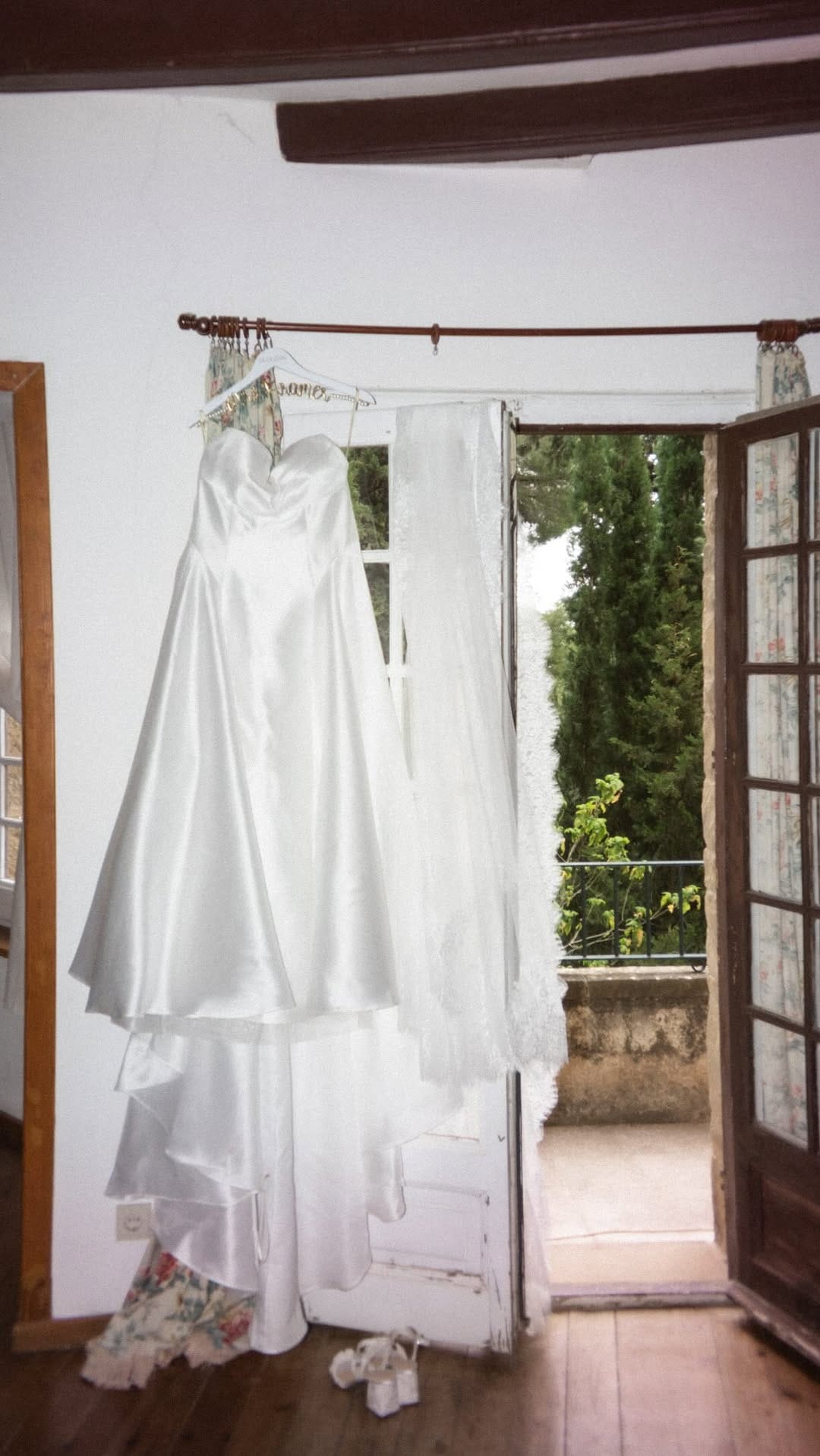 Post 5 by Paige Lutz | Indiana + Destination Wedding Photographer on Instagram (video)