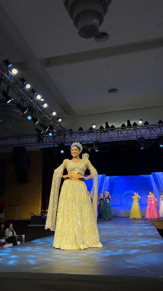 Post 9 by MAHEK | MAKEUP ARTIST | on Instagram (video)
