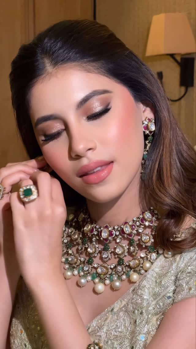 Post 8 by Meenakshi's Salons & Academy on Instagram (video)