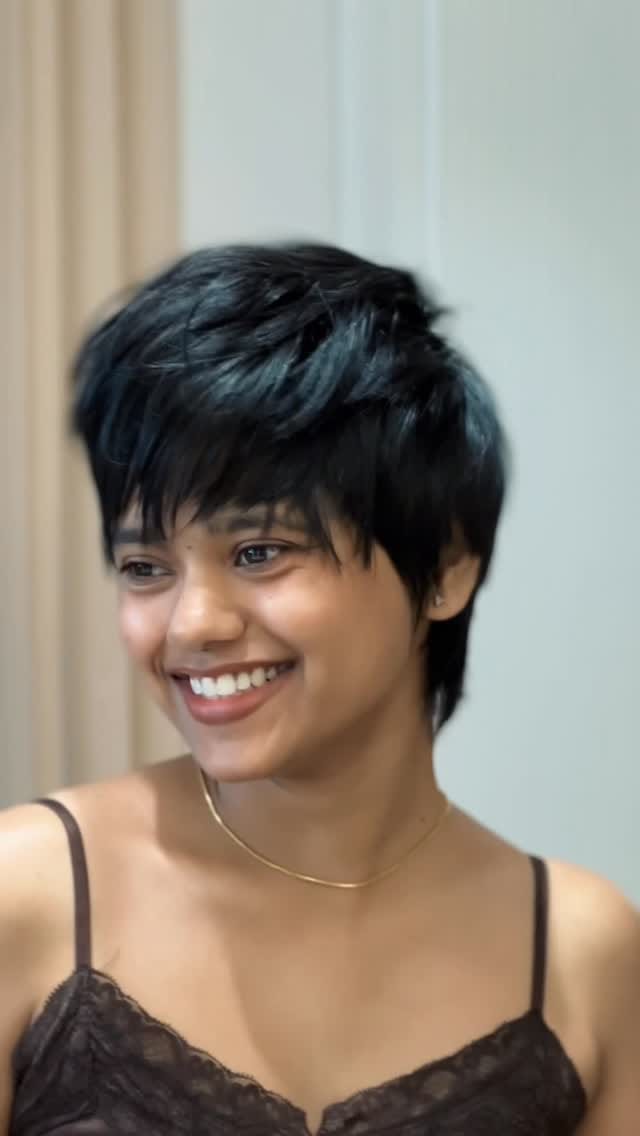 Post 8 by Apple Unisex Salon on Instagram (video)