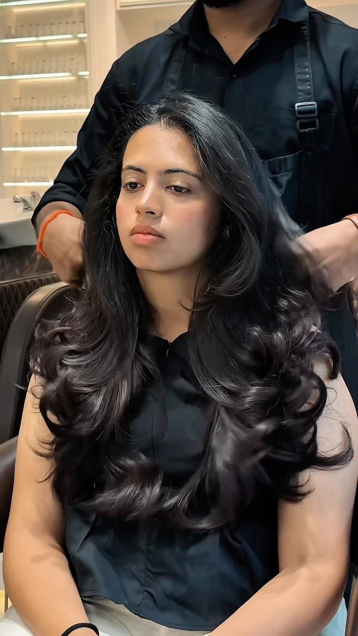 Post 7 by Apple Unisex Salon on Instagram (video)