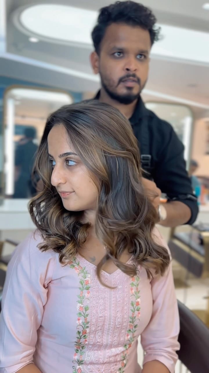 Post 4 by Apple Unisex Salon on Instagram (video)