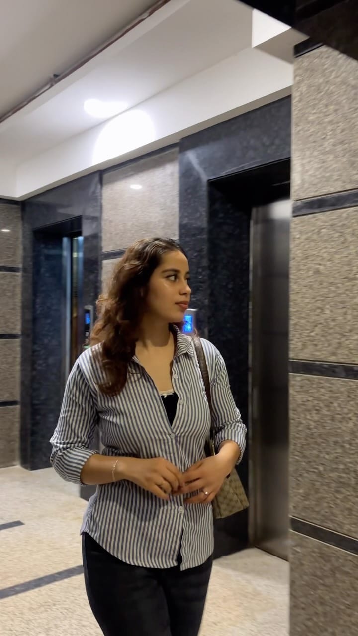 Post 1 by Yashika verma💸 on Instagram (video)