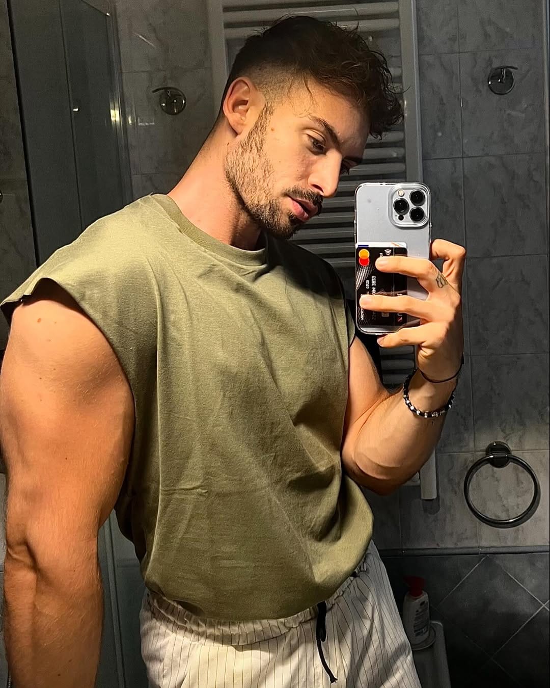 Post 10 by Denis🐼 on Instagram (image)