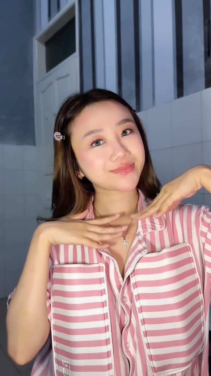 Post 2 by Vivi Hokil on Instagram (video)