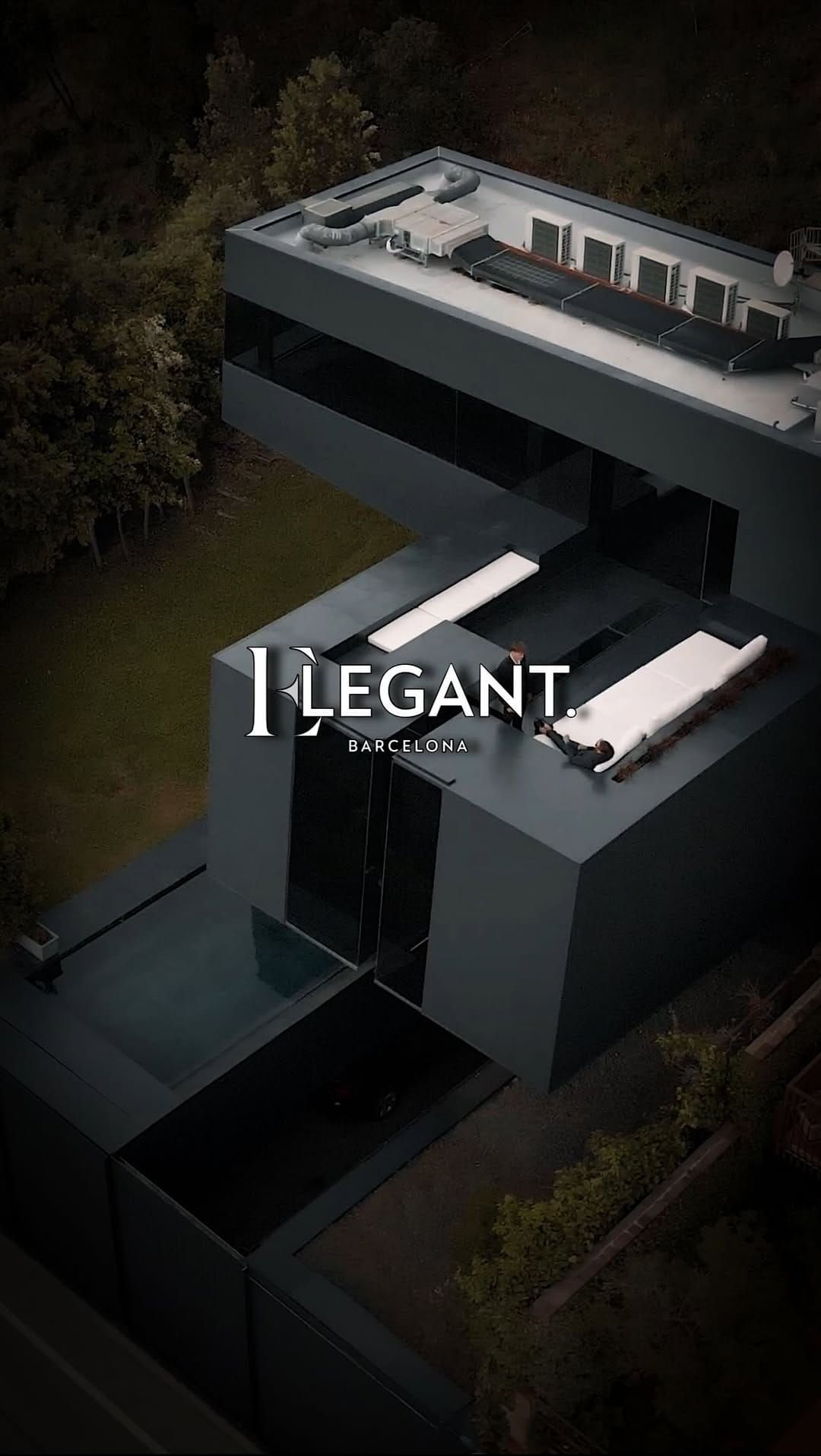 Post 9 by Elegant barcelona on Instagram (video)