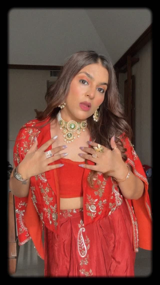 Post 4 by Pooja Khemani on Instagram (video)