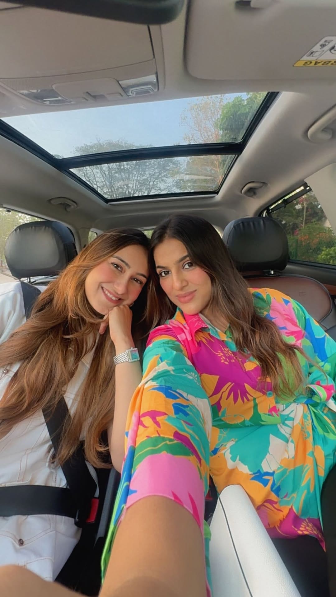 Post 10 by Pooja Khemani on Instagram (video)