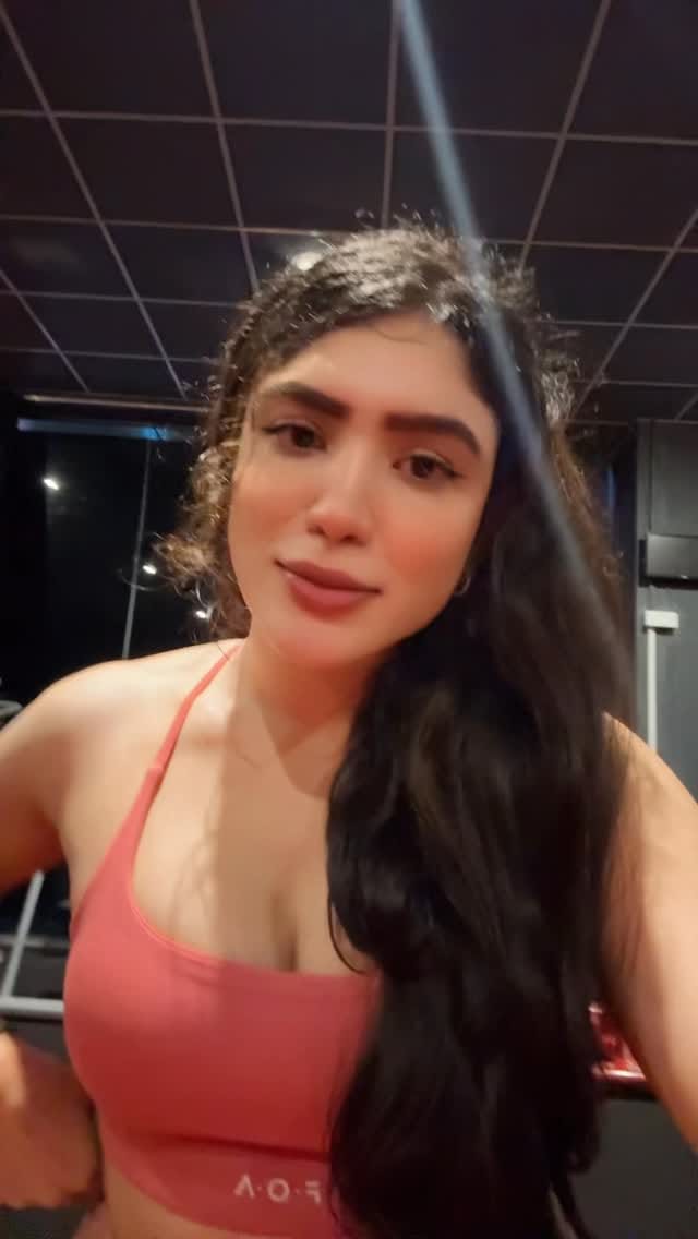 Post 1 by Taniya Nimeshi Chandrasiri on Instagram (video)