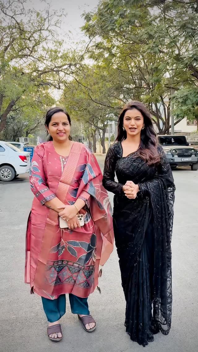 Post 9 by Vastraved by Shubhangi on Instagram (video)