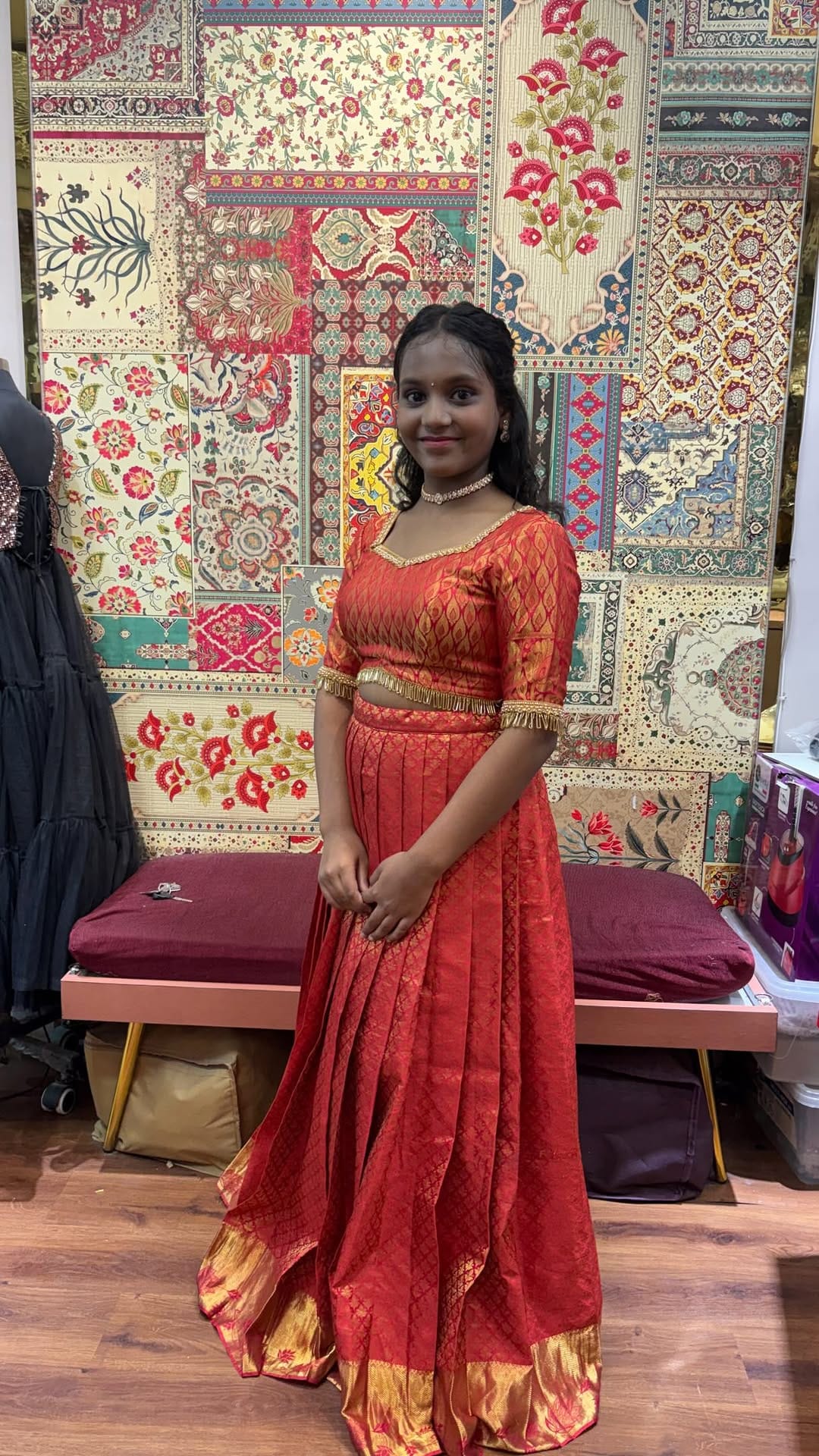 Post 1 by Vastraved by Shubhangi on Instagram (video)