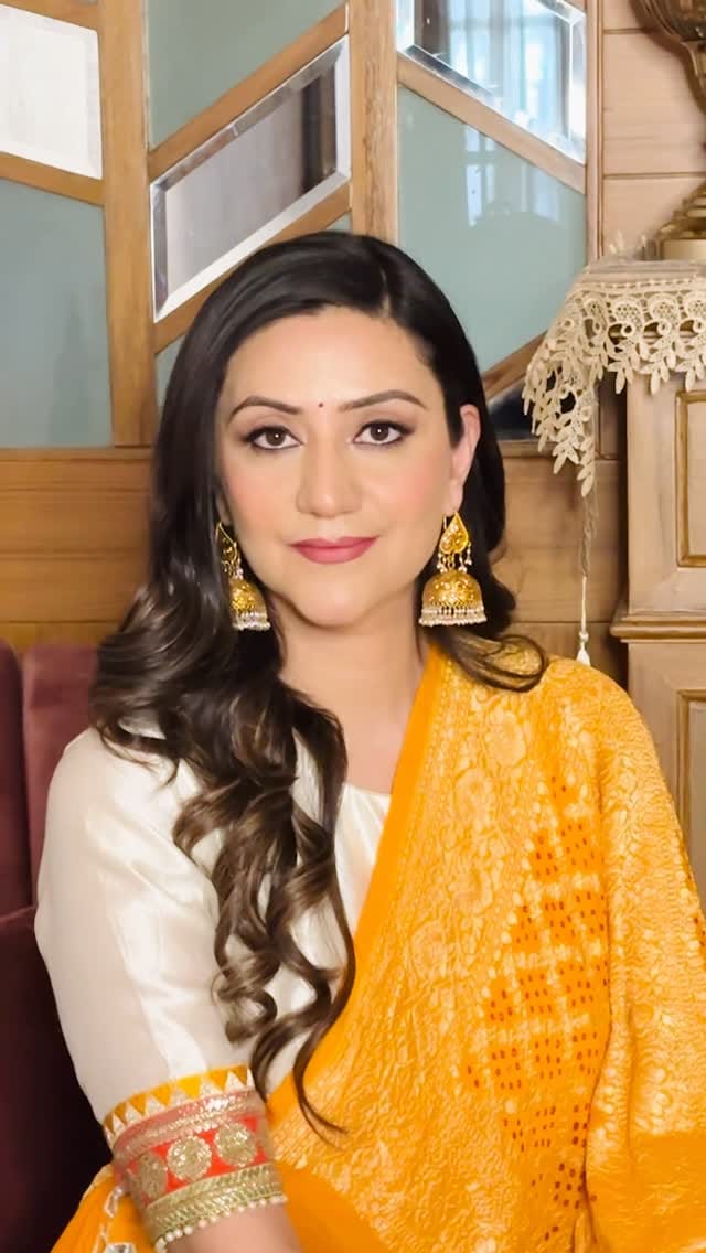 Post 7 by Sugandha on Instagram (video)