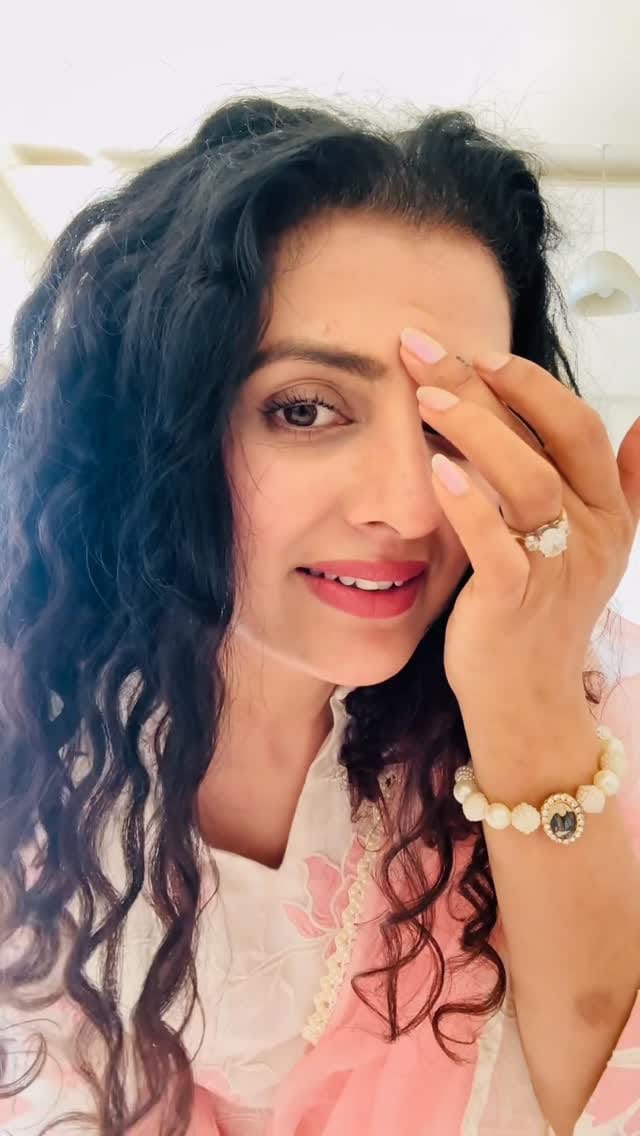 Post 6 by Sugandha on Instagram (video)