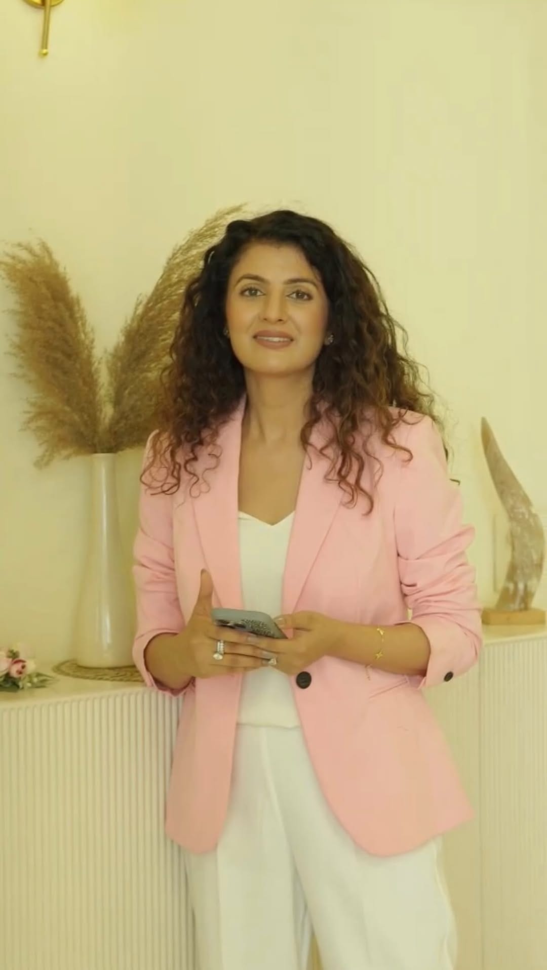 Post 4 by Sugandha on Instagram (video)