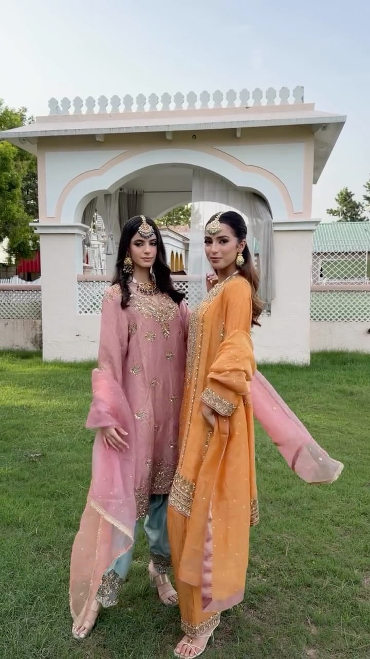 Post 3 by DRESSY DAZZLE on Instagram (video)