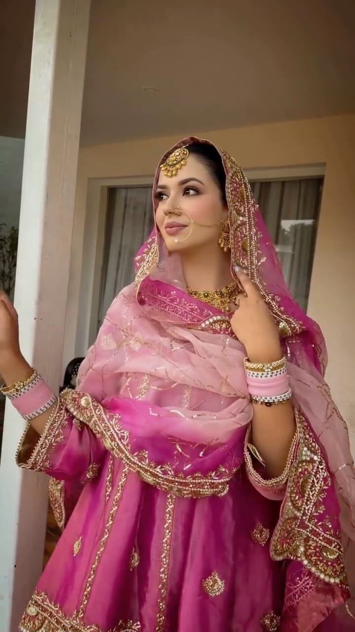 Post 1 by DRESSY DAZZLE on Instagram (video)
