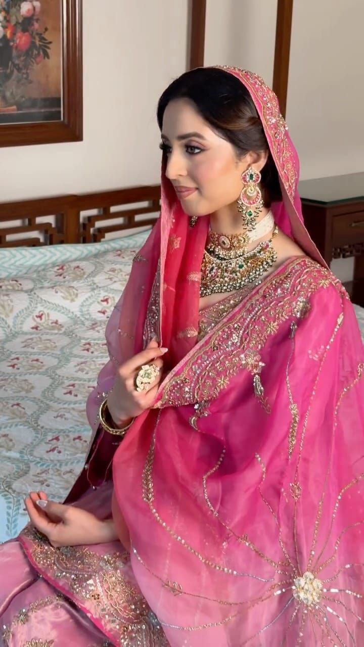 Post 10 by DRESSY DAZZLE on Instagram (video)