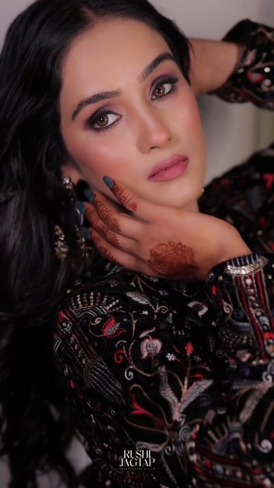 Post 8 by Simran Pandey on Instagram (video)