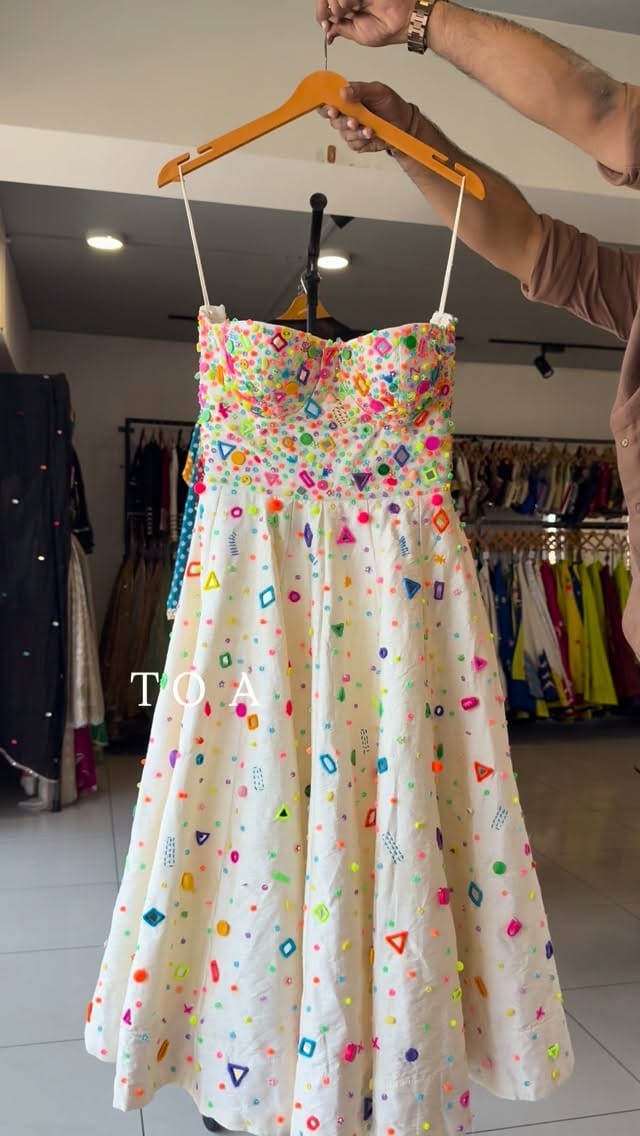 Post 9 by T O A - The Outfit Artisan on Instagram (video)