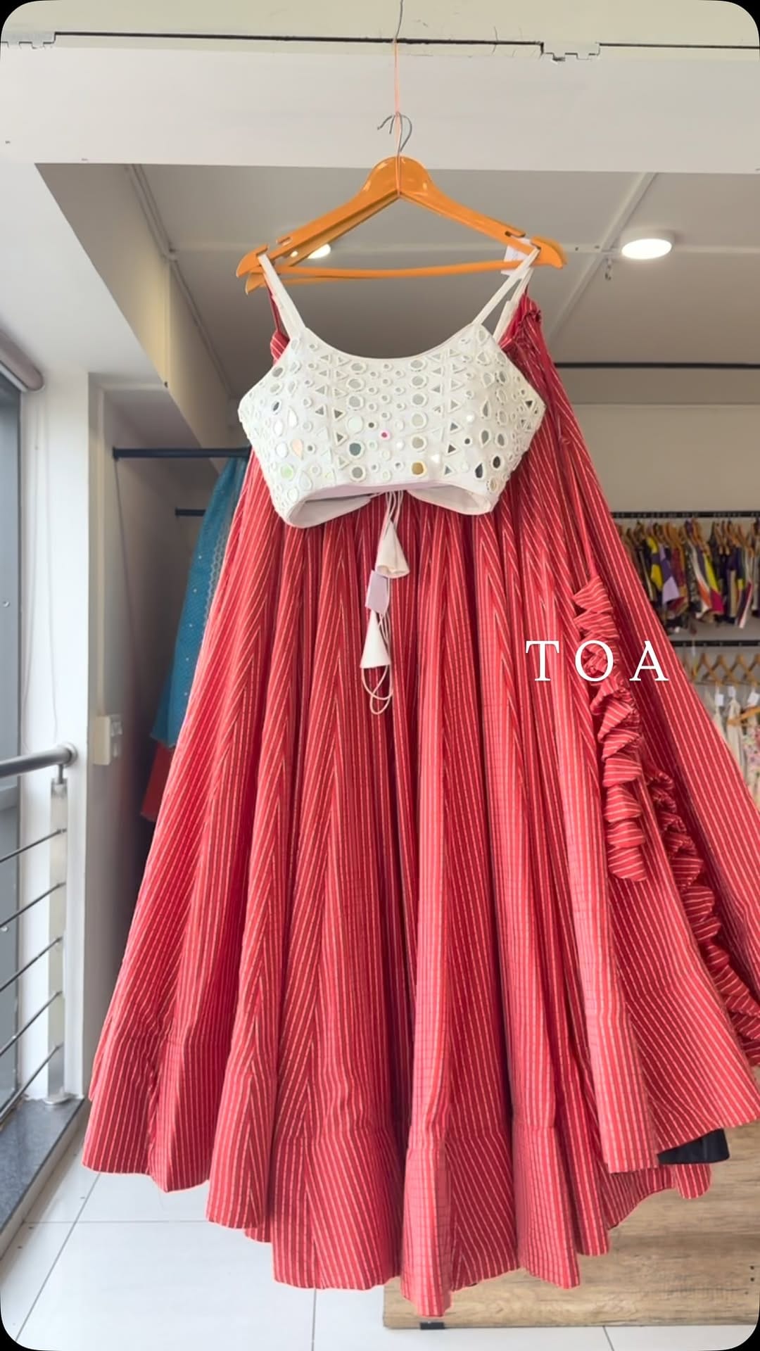 Post 8 by T O A - The Outfit Artisan on Instagram (video)