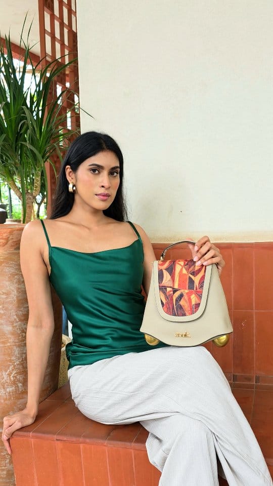 Post 2 by Yashaswini Raj on Instagram (video)