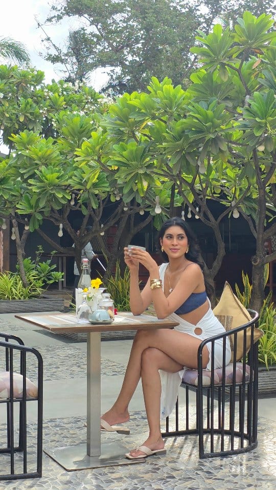 Post 4 by Yashaswini Raj on Instagram (video)