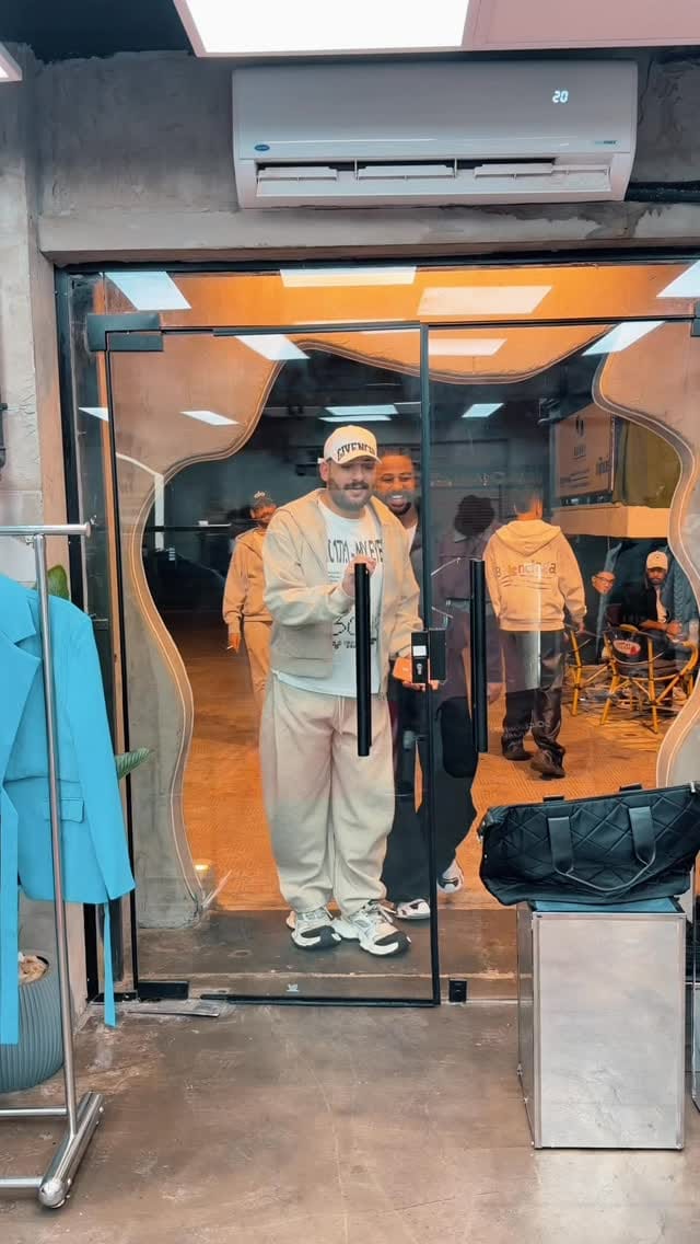 Post 8 by Amr Versac Store - فيرزاتش استور on Instagram (video)