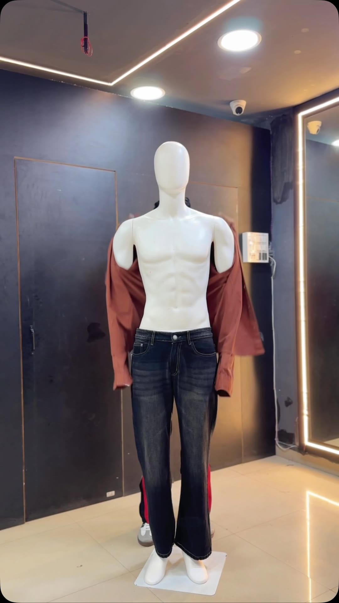 Post 6 by FASHION SHOP on Instagram (video)