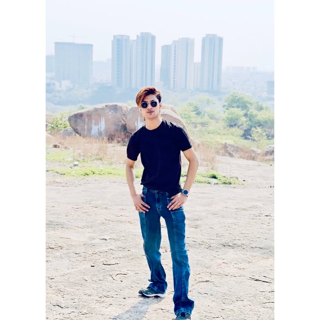 Post 1 by عمران on Instagram (image)