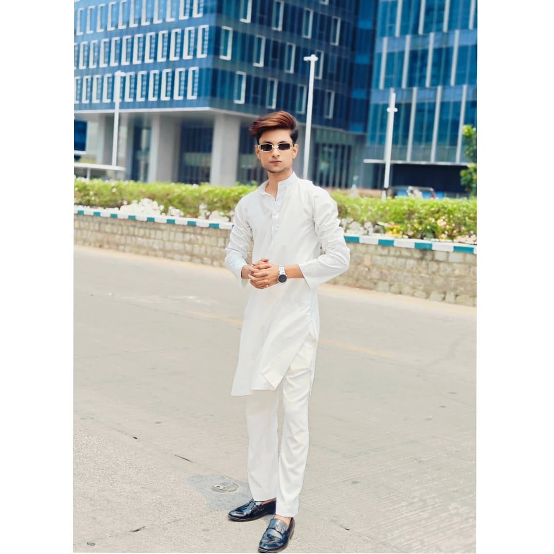 Post 5 by عمران on Instagram (carousel)