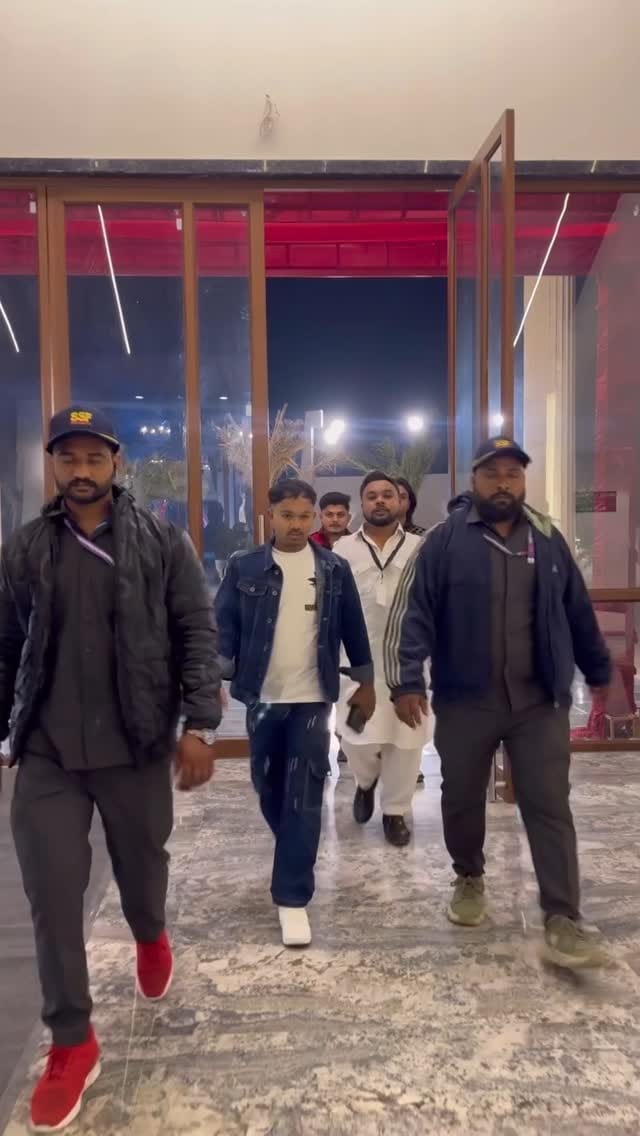 Post 8 by Sameer Khan on Instagram (video)