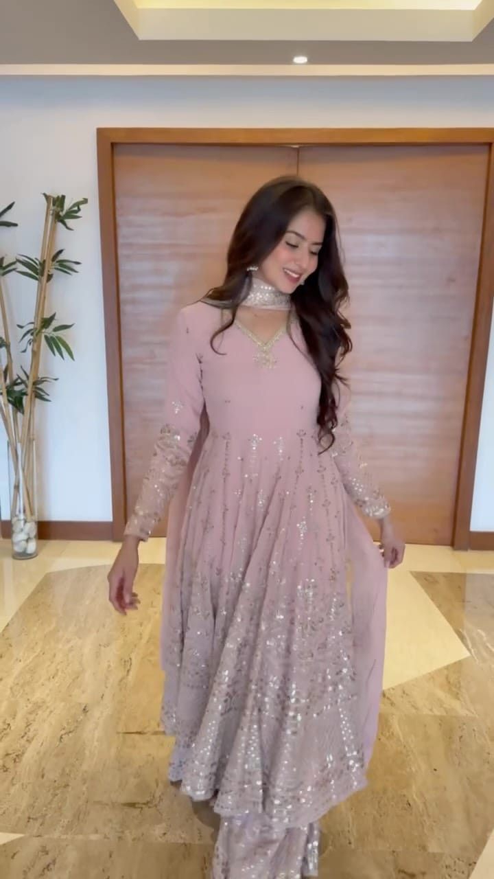 Post 3 by Yankita Kapoor on Instagram (video)