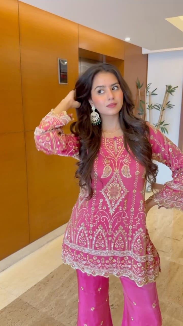 Post 6 by Yankita Kapoor on Instagram (video)