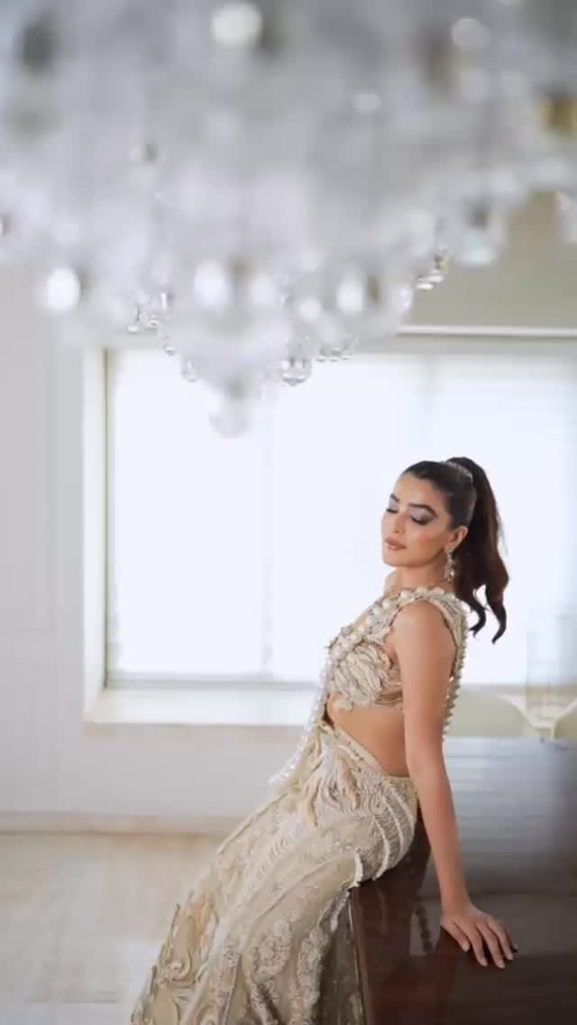 Post 6 by Mireya Sanya on Instagram (video)