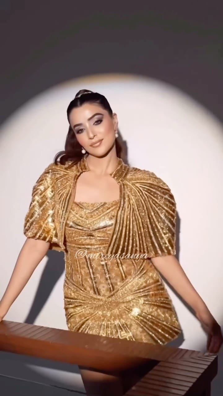Post 1 by Mireya Sanya on Instagram (video)